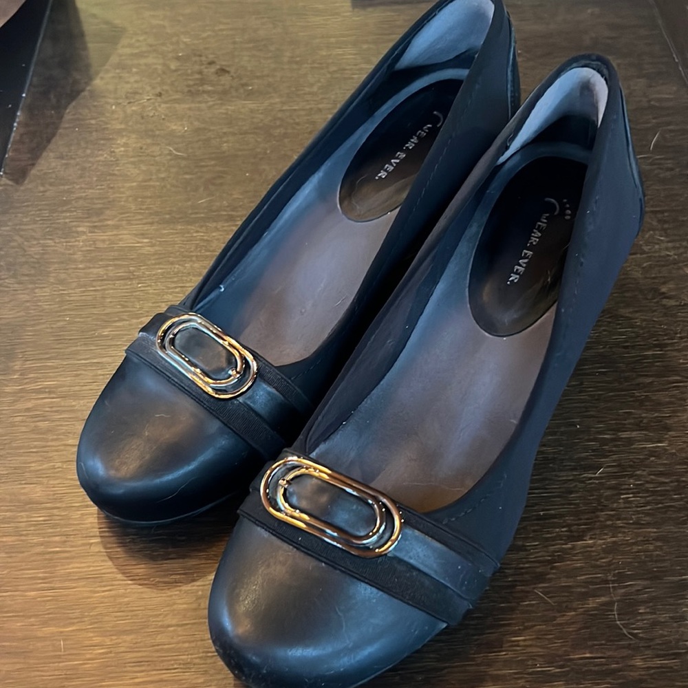 Black small wedges